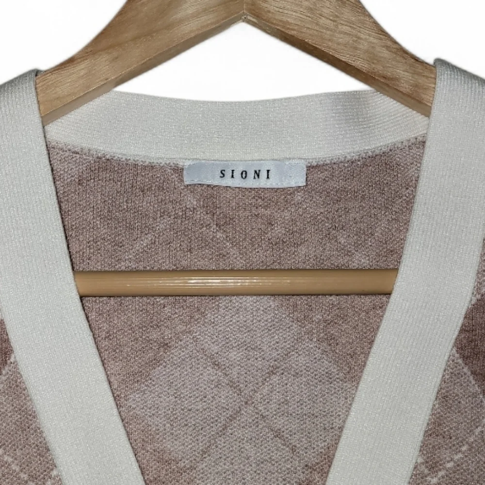 Sioni Argyle Sweater in Brown and Cream